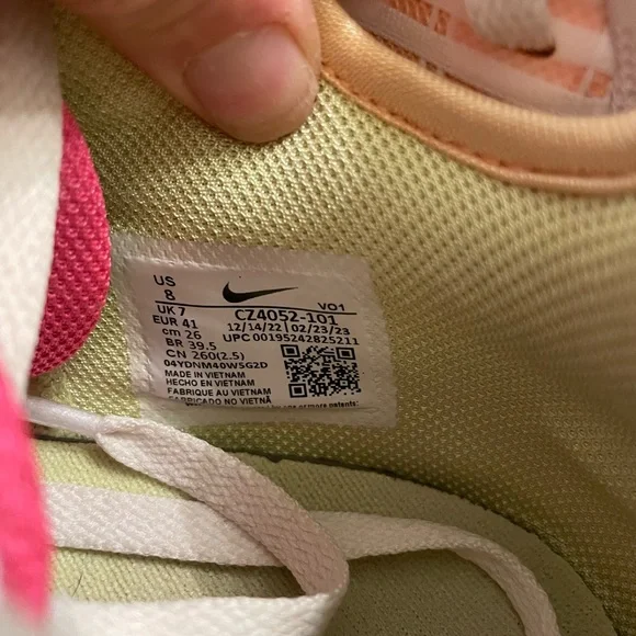 Nike Men’s Size 8 Nike LeBron Witness VI 'Melon Tint' White Lemon Twist - Picture 8 of 8